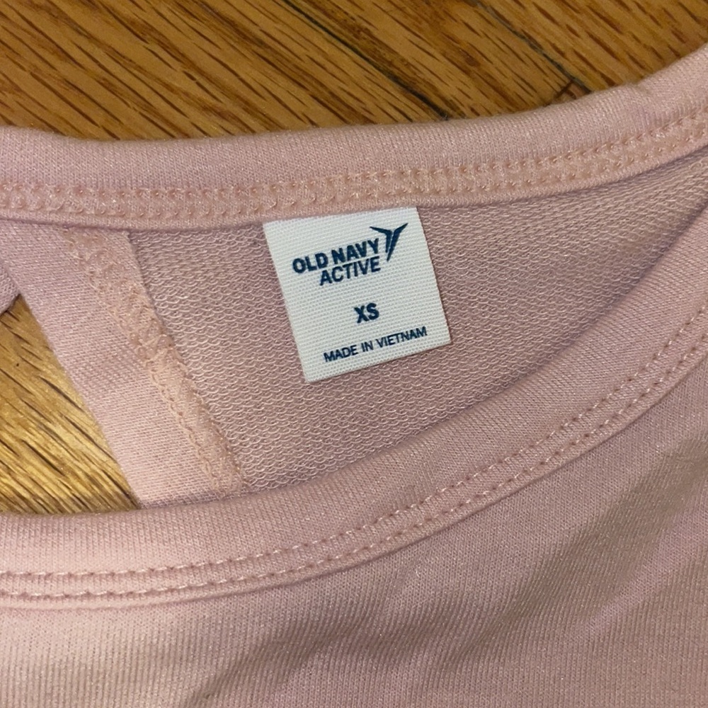 Workout top - Picture 2 of 5